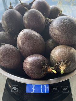 Fresh Organic Passion Fruits 