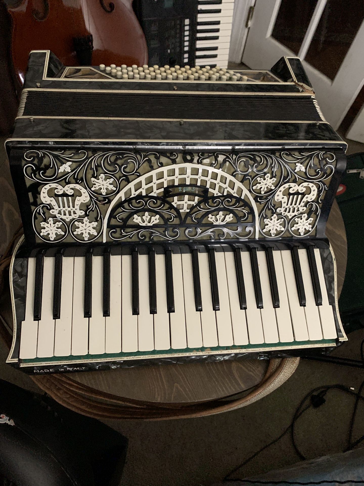 VINTAGE Accordion 60 Bass 32 Keys