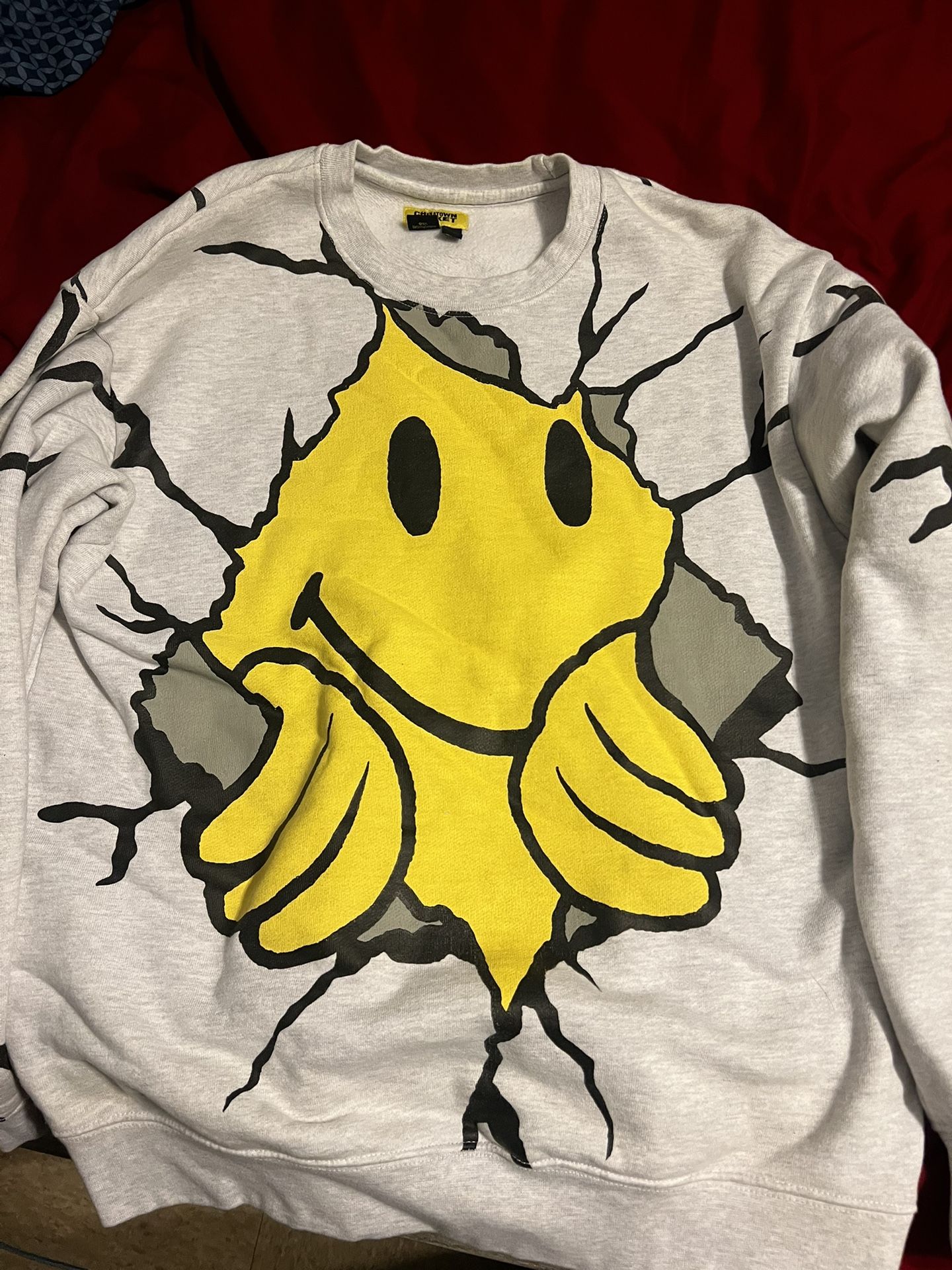 smiley sweatshirt from chinatown market (Original)