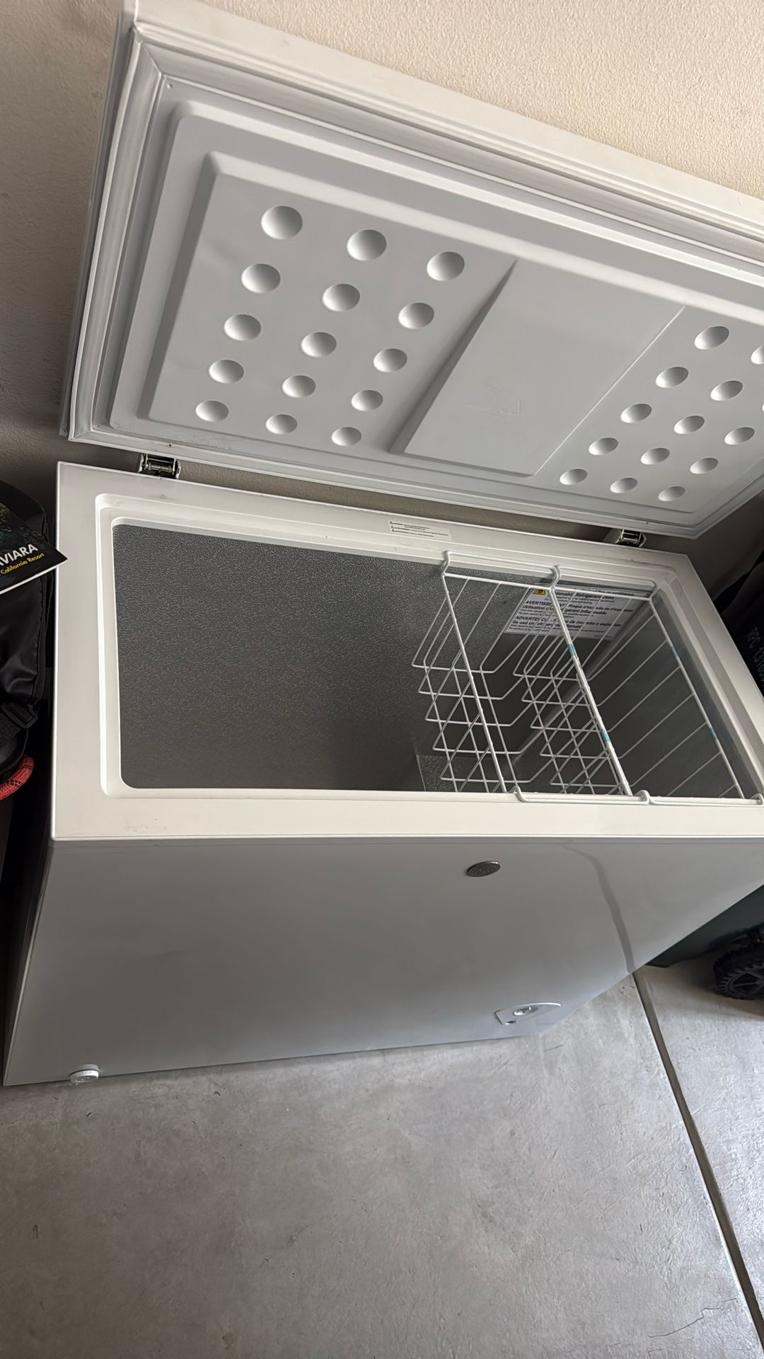 GE 7.0 Cu. Ft. Manual Defrost Chest Freezer