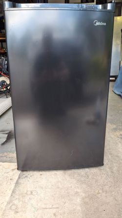 Midea 3.3 cu ft mini fridge.