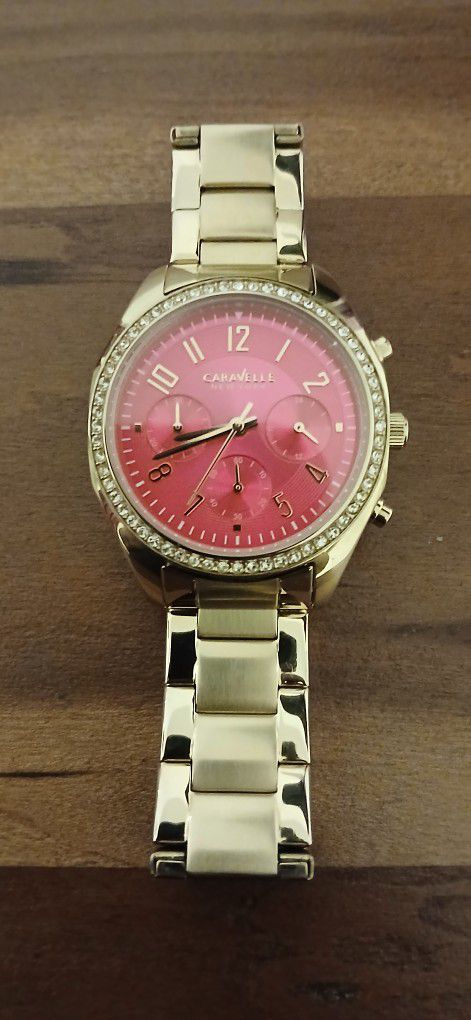 WATCHES/GOLD/ LINK BAND/ JEWELRY/Caravelle Watch 