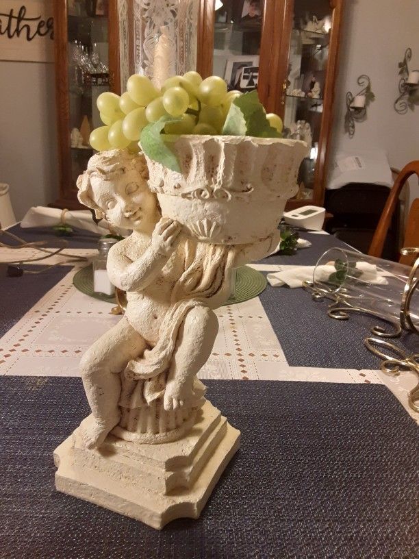 10INCHS TALL REALLY NEAT LOOKING STATUE With GRAPES