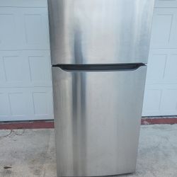 Refrigerator Good Condition Like New $150