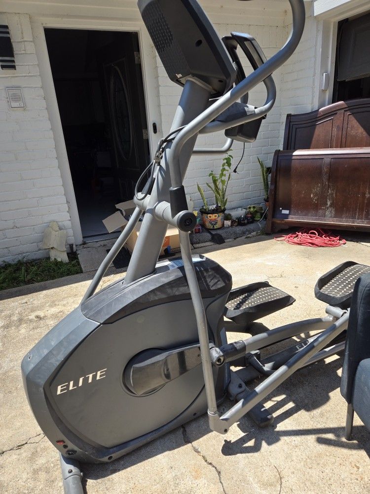 Horizon Elite E9 Elliptical