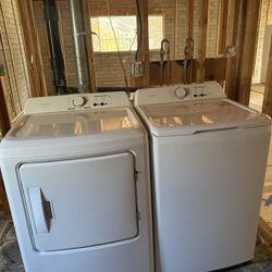 Gas dryer - Like New - Was Bought For Staging A Home 