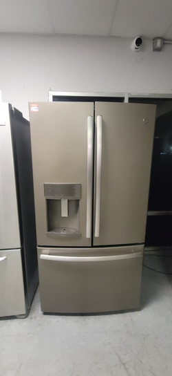 GE French Door Fridge – Slate, Water & Ice, Clean