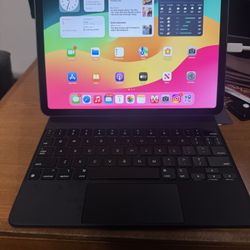 iPad Air 5th Gen 64 GBApple Pencil Keyboard Case