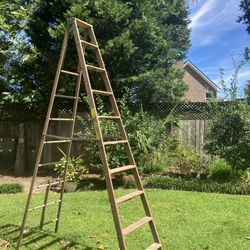 10 Ft Wood Ladder. Good Condition