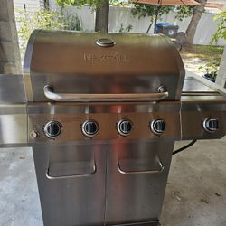 Barbecue Grill With Burner 