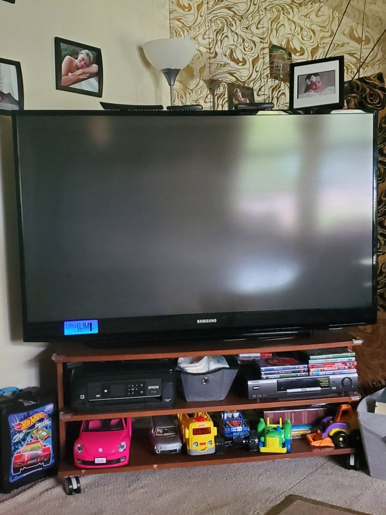 60" samsung tv (Needs bulb, Easy fix)