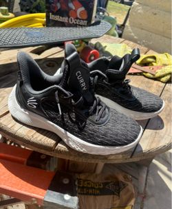 Under Armour Curry Flow 9 Team basketball shoes
