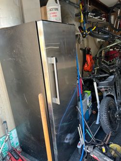 Upright freezer