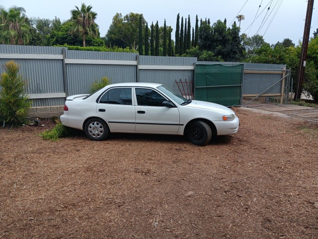 2000 Toyota Corolla