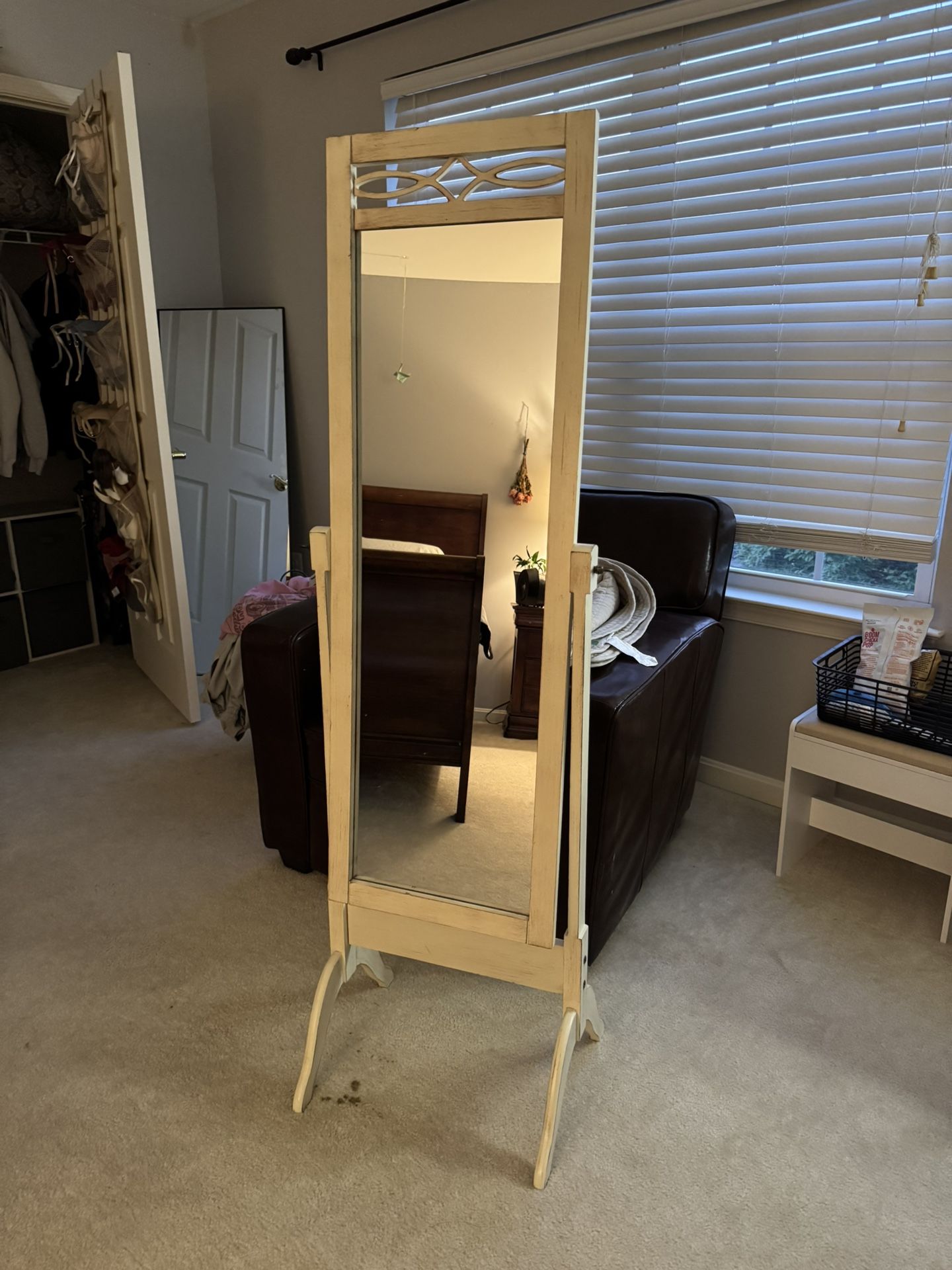 Full body mirror