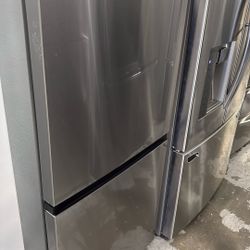 Midea Convertible Upright Freezer