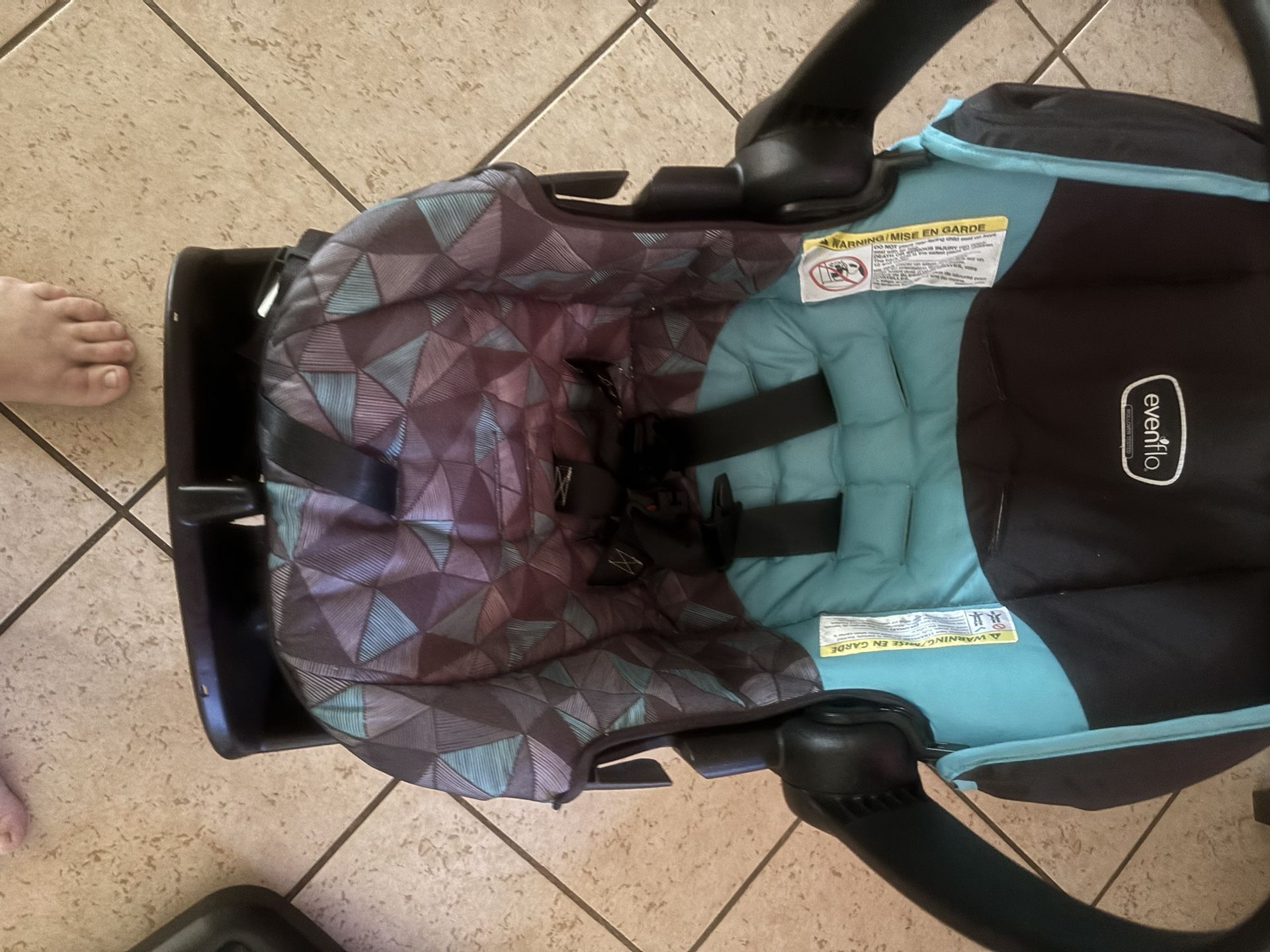 Car Seat W 3 Bases 