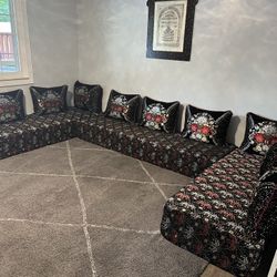 Living room set. Moroccan Salon /Sofa Read the description below please.