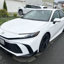 2025 Toyota Camry SE Hybrid 