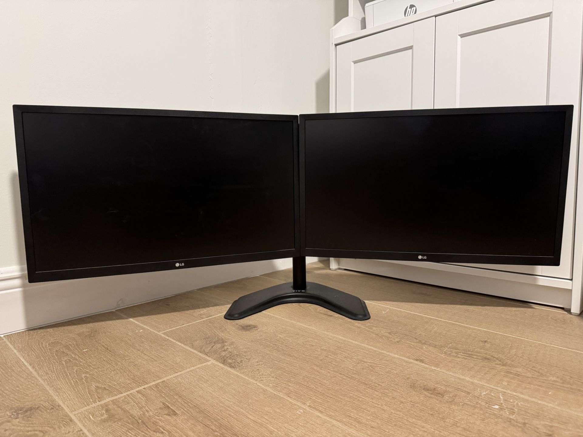 Dual HP 24” Monitors with stand