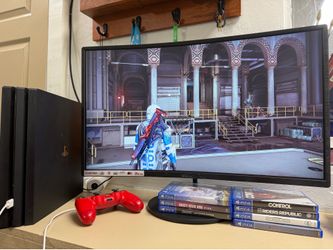 PS4 Pro 1TB / With Games