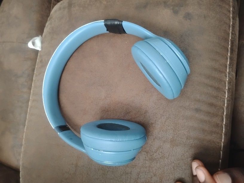 Beats Solo 4 (Left Ear Only Work 35$)