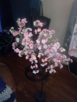 Cherry blossom tree  official  looks very realistic about three and a half to 4 ft tall gorgeous decor