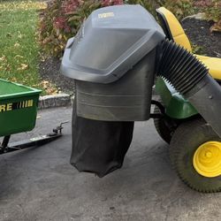 Juan Deere Lawn Tractor with Extras Takes Gas 