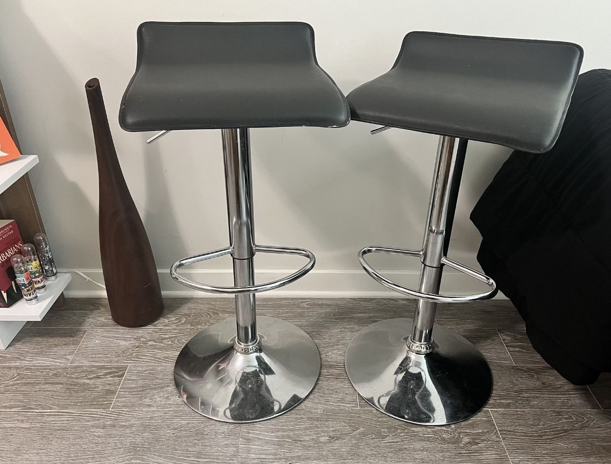 Height-Adjustable Kitchen Island Bar Stools – Excellent Condition