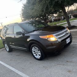 2014 Explorer Excelente Condición 