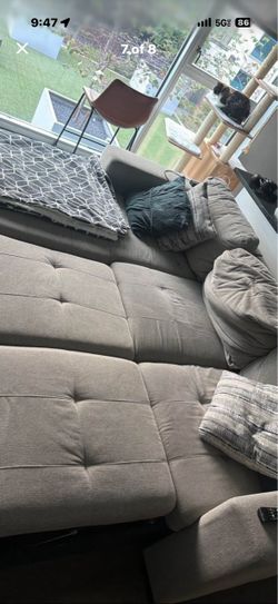 RoomsToGo Sectional Sleeper Comfy Sofa (Left Chaise)