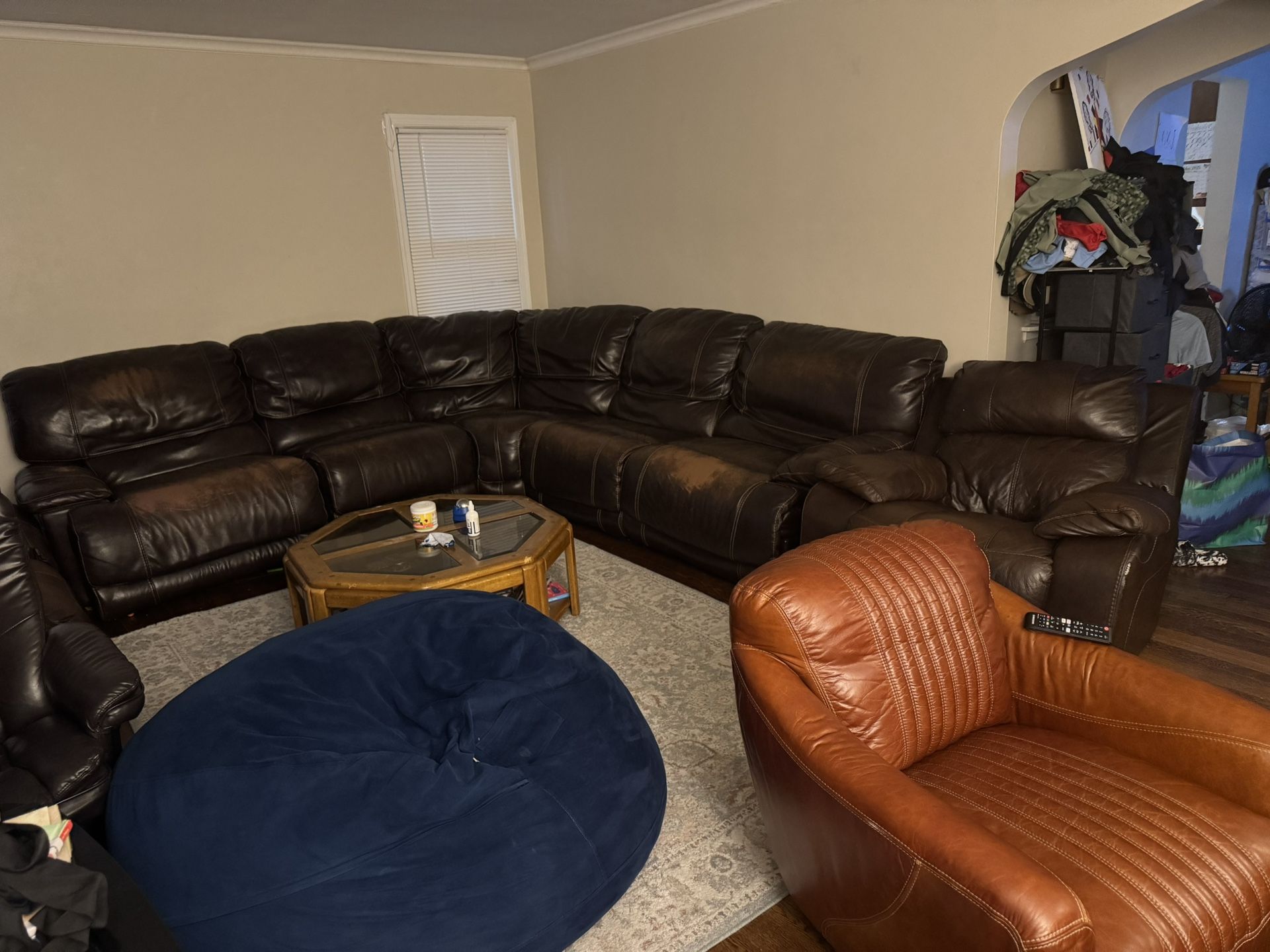 No Smoke/pets Brown Leather Cough