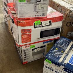 Magic Chef MCDST 1.8 cu. ft. Countertop Microwave 5G