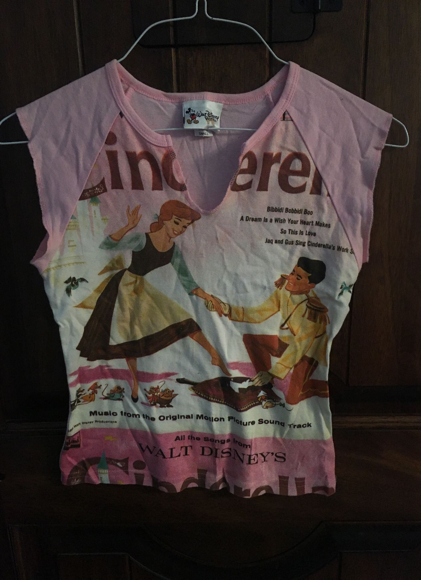 Disney Cinderella with her prince T-shirt size small