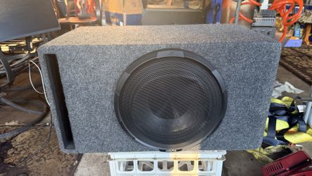 Alpine X-W12D4 12 inch subwoofer w vented enclosure like new