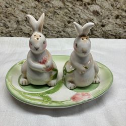 Easter Bunny Salt & Pepper Shaker With Tray Bella Casa by Ganz Floral 