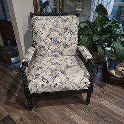Pair of BEAUTIFUL CHAIRS (2)  $400