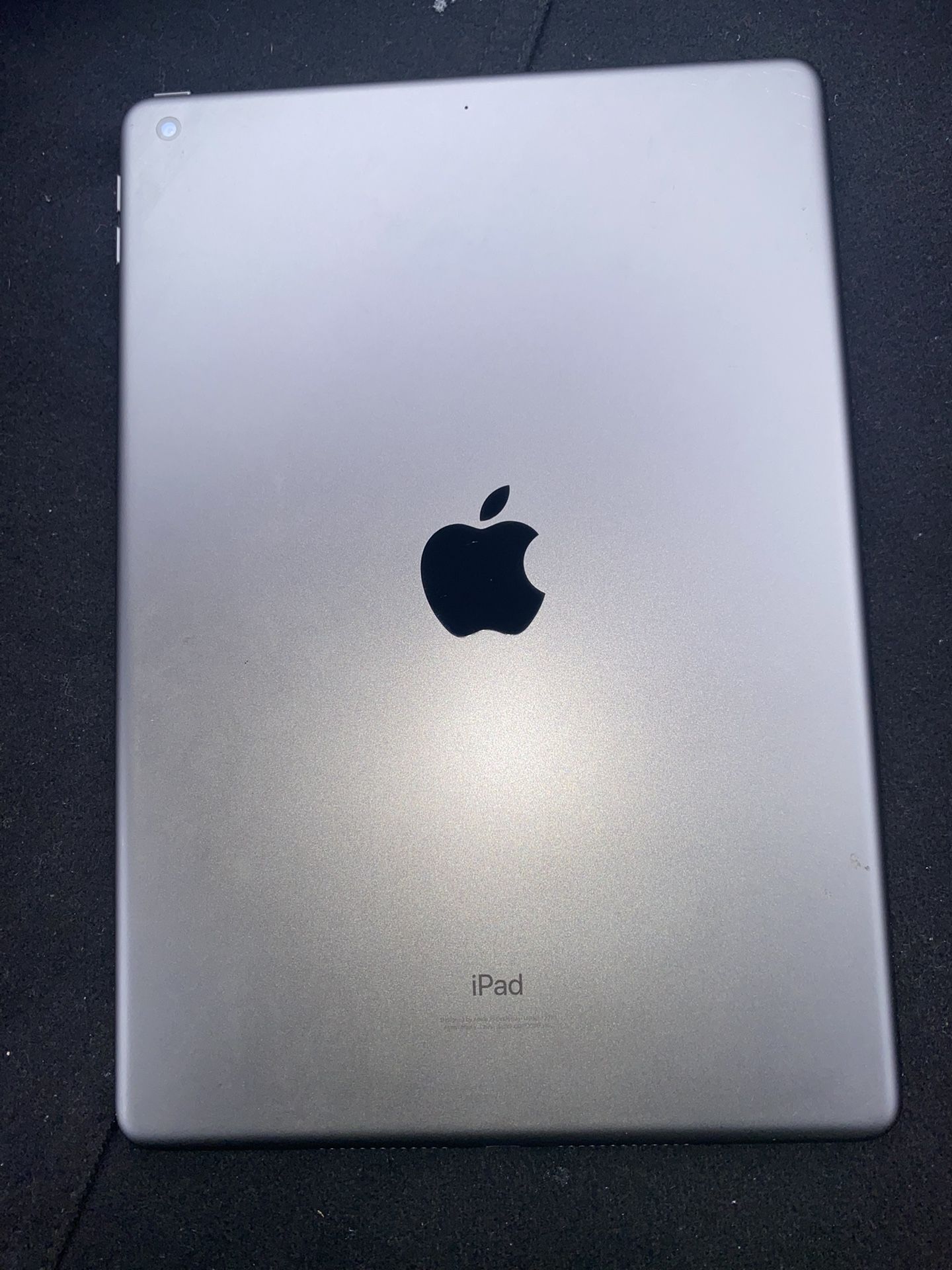 8th gen iPad (Like new)