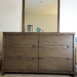 Dresser With Mirror And 6 Drawer 