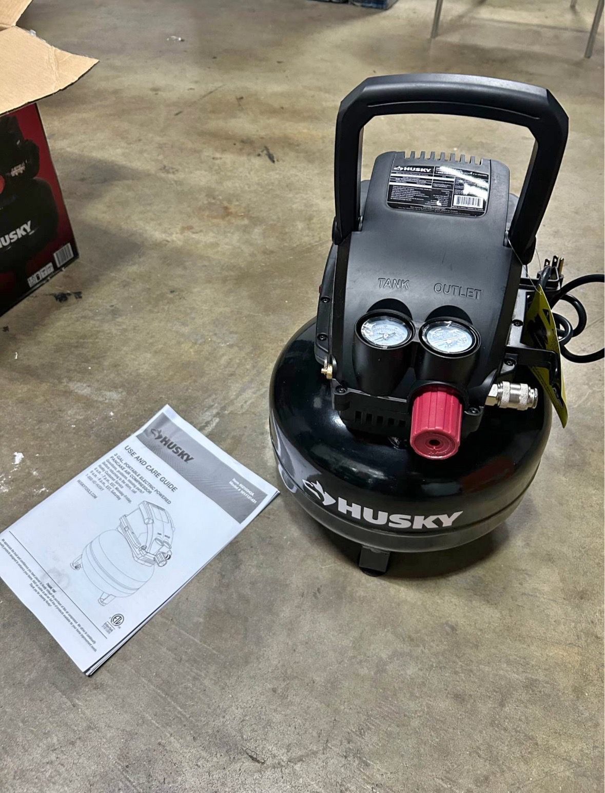HUSKY 3 GALLON AIR COMPRESSOR