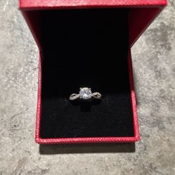 1 Carat Moissanite Ring, unworn/brand new $150 OBO