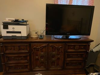 dresser y tv