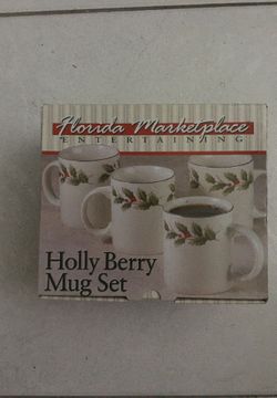 Holly Berry Mug Set