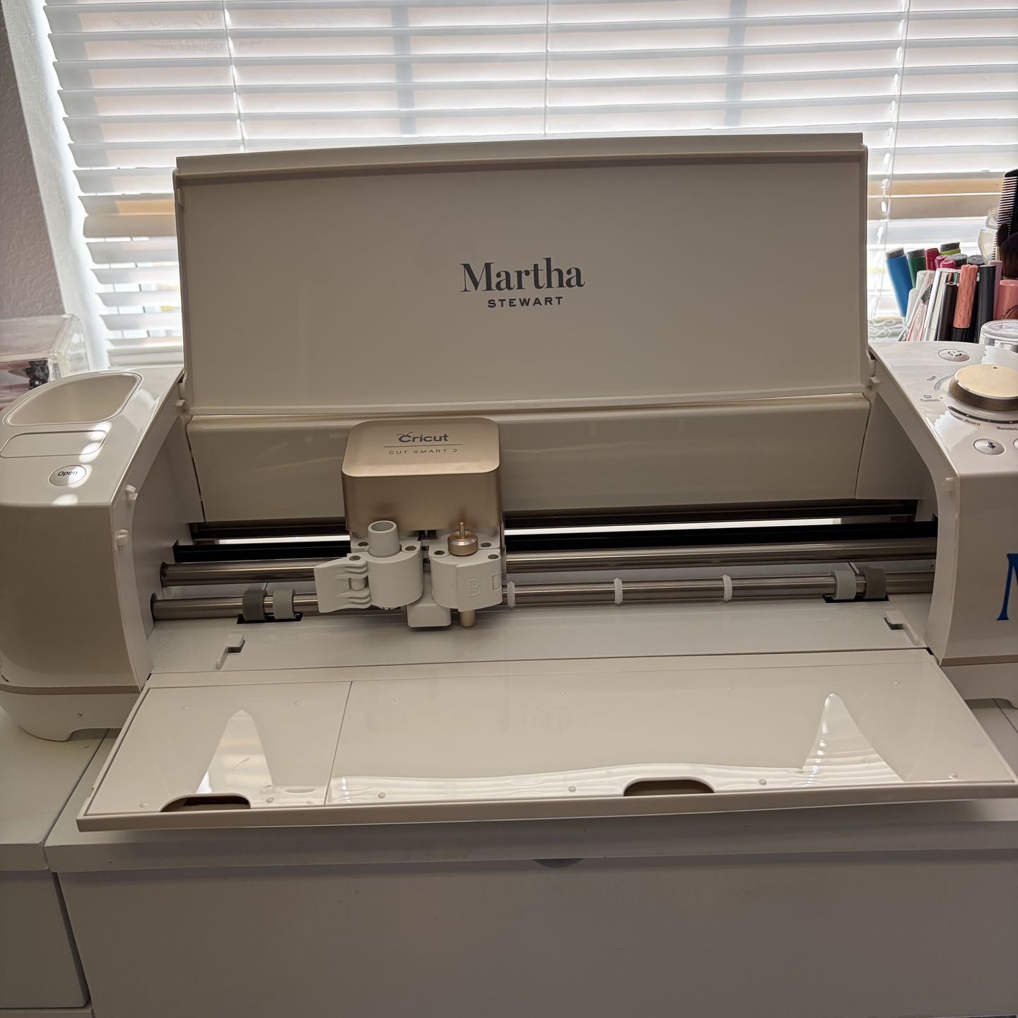 Cricut Air 2 Craft cutting machine