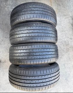 📲🚨215/55r17 marca KUMHO en perfectas condiciones de vida las 4