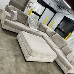 *Free Delivery*🚚 Modern Gray Ashley Furniture Sectional!