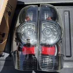 05-15 Tacoma Taillights 