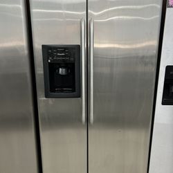 Very Nice Stainless Side By Side Refrigerator 