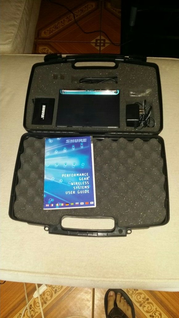 Shure VHF T4A Guitar or Bass Wireless System with T1G Transmitter