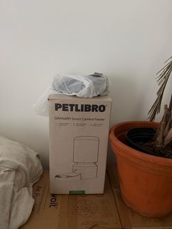 Petlibro Black Smart Camera Cat Feeder